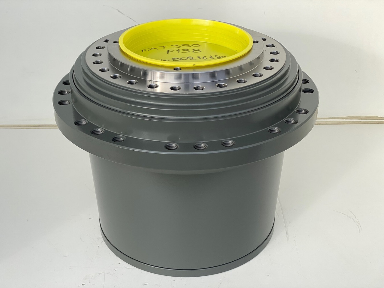 Original Liebherr Fahrantrieb Typ: FAT350P138 mit ID-Nr.90216427 - ID-Nr.90216428 - ID-Nr.90216429. LO1926, LOS926, R922, R924, R926, R930. #90216428.3064# - Yürüyüş motoru - İş makinaları: fotoğraf 1 Original Liebherr Fahrantrieb Typ: FAT350P138 mit ID-Nr.90216427 - ID-Nr.90216428 - ID-Nr.90216429. LO1926, LOS926, R922, R924, R926, R930. #90216428.3064# - Yürüyüş motoru - İş makinaları: fotoğraf 1