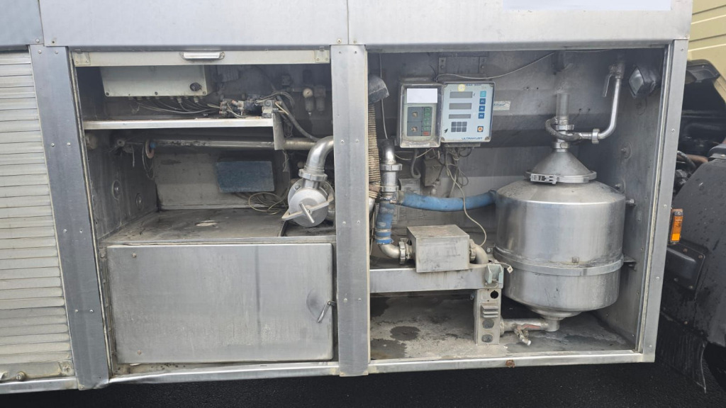 Mercedes Benz 1824 4x2 (Nr. 6217) - Tanker kamyon: fotoğraf 2 Mercedes Benz 1824 4x2 (Nr. 6217) - Tanker kamyon: fotoğraf 2