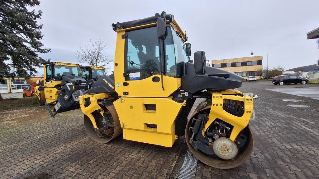 Bomag BW 154 AP-4i AM - Yol silindiri: fotoğraf 2 Bomag BW 154 AP-4i AM - Yol silindiri: fotoğraf 2