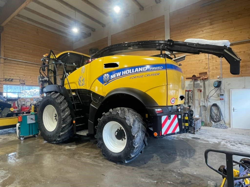 New Holland FR 650 - Silaj makinesi: fotoğraf 4 New Holland FR 650 - Silaj makinesi: fotoğraf 4
