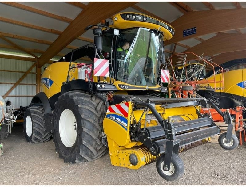 New Holland FR 650 - Silaj makinesi: fotoğraf 1 New Holland FR 650 - Silaj makinesi: fotoğraf 1