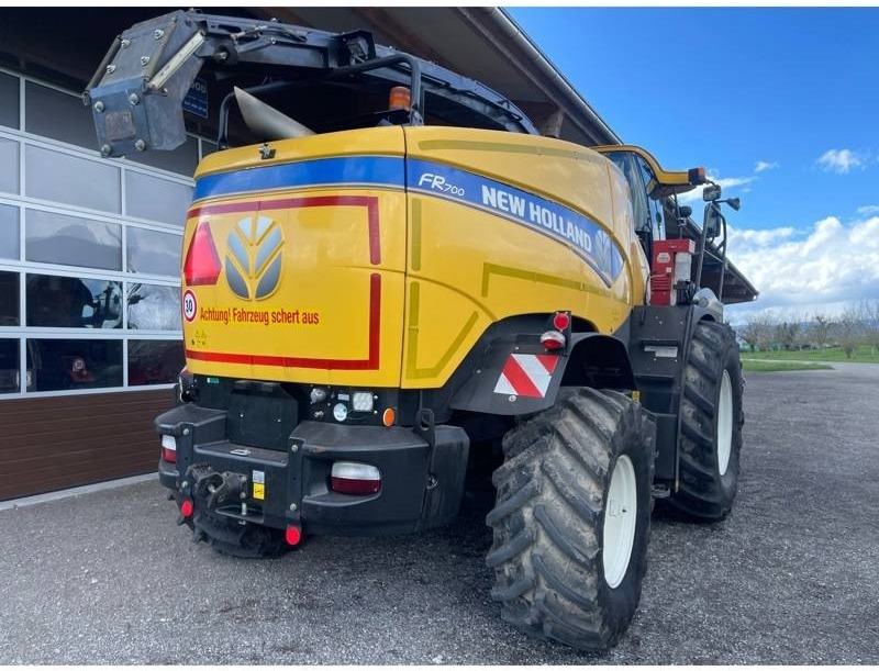 New Holland FR 700 - Silaj makinesi: fotoğraf 3 New Holland FR 700 - Silaj makinesi: fotoğraf 3
