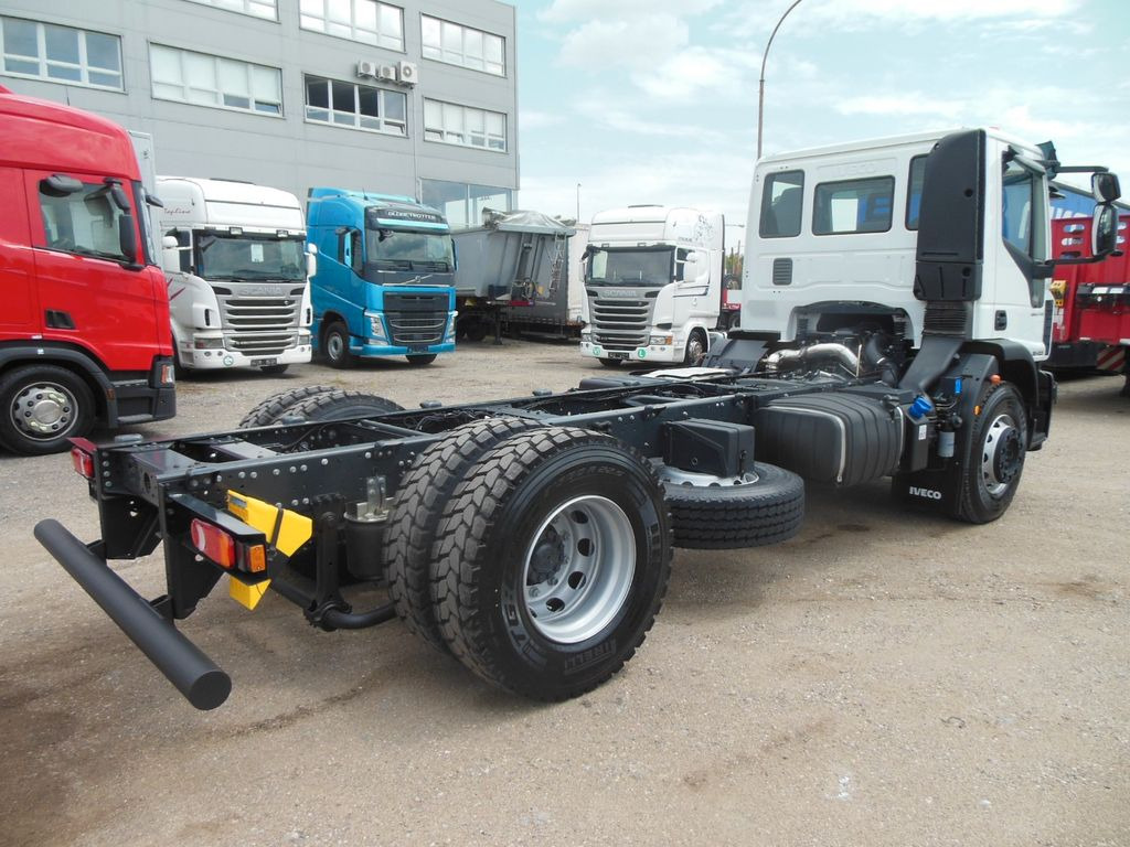 Iveco EUROCARGO ML 180E28/P, PTO - Şasi kamyon: fotoğraf 3 Iveco EUROCARGO ML 180E28/P, PTO - Şasi kamyon: fotoğraf 3