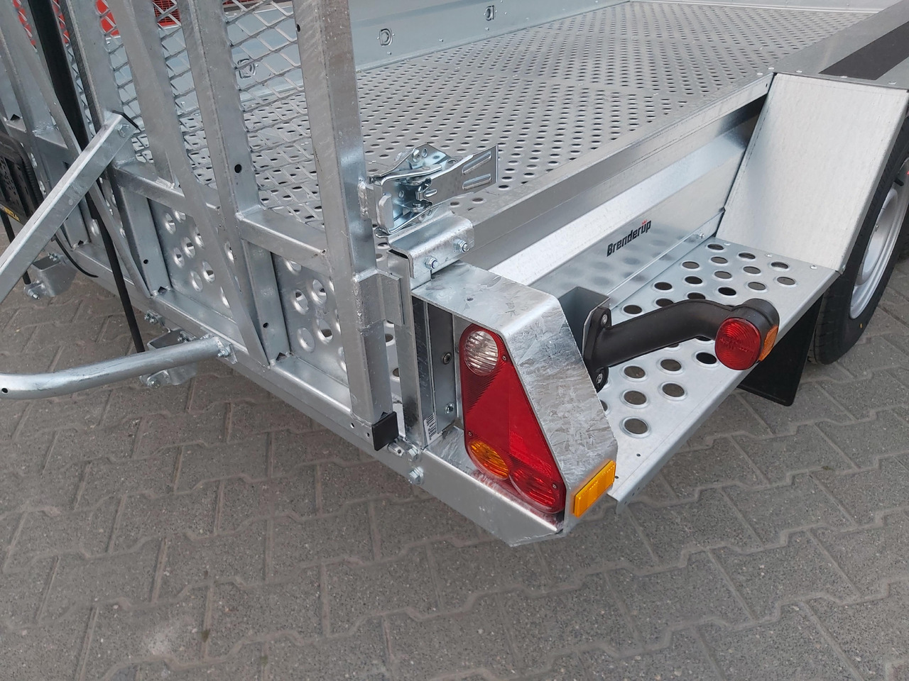 Brenderup MT 3651 MT3600 STB3500s 360x179x27cm Auffahrklappe Lochboden Stahl Reserverad 3500kg - İş makinası römorku: fotoğraf 5 Brenderup MT 3651 MT3600 STB3500s 360x179x27cm Auffahrklappe Lochboden Stahl Reserverad 3500kg - İş makinası römorku: fotoğraf 5