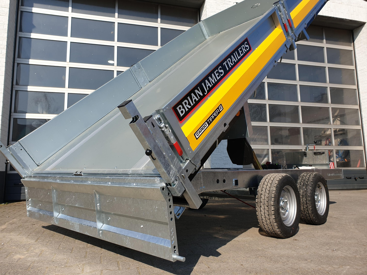 Brian James Trailer CarGO Tipper 2 elektrisch 360x195x30cm Pendelklappe Tandem niedrig 12" 3500kg os - Damperli römork: fotoğraf 2 Brian James Trailer CarGO Tipper 2 elektrisch 360x195x30cm Pendelklappe Tandem niedrig 12" 3500kg os - Damperli römork: fotoğraf 2