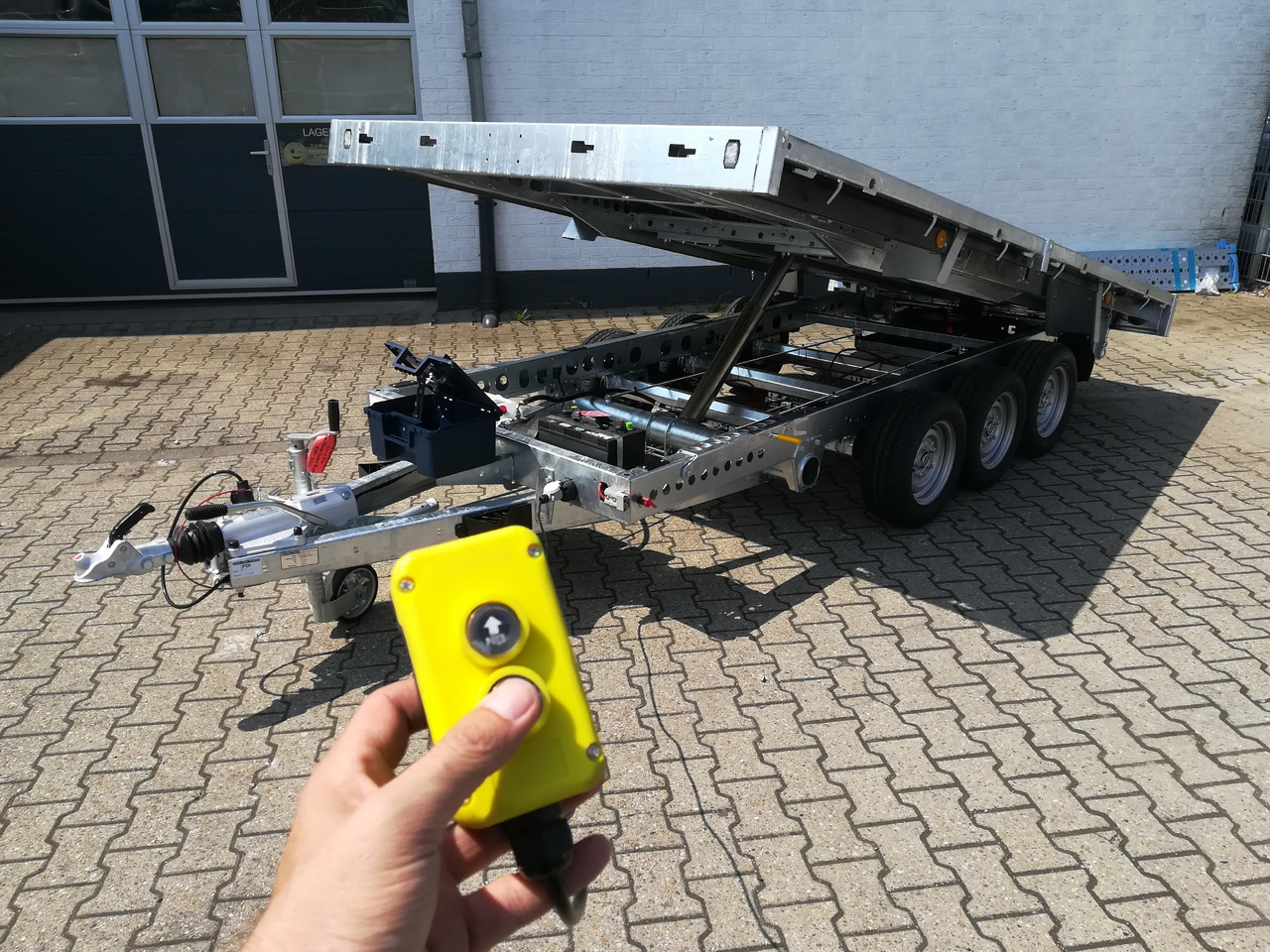 Brian James Trailer CarGO Tipper 2 elektrisch 360x195x30cm Stahlbordwände Pendel 12" Tridem 3,5t on - Damperli römork: fotoğraf 3 Brian James Trailer CarGO Tipper 2 elektrisch 360x195x30cm Stahlbordwände Pendel 12" Tridem 3,5t on - Damperli römork: fotoğraf 3