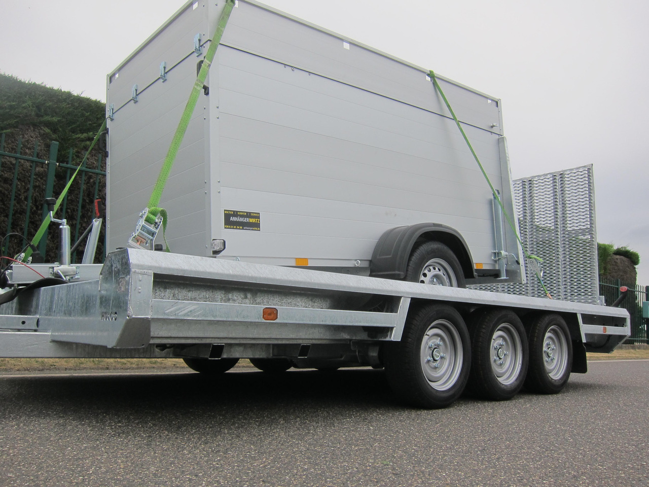 HULCO TERRAX Aluboden 394x180x27cm Heckrampe 150cm Tridem (XL) 3500kg - İş makinası römorku: fotoğraf 5 HULCO TERRAX Aluboden 394x180x27cm Heckrampe 150cm Tridem (XL) 3500kg - İş makinası römorku: fotoğraf 5