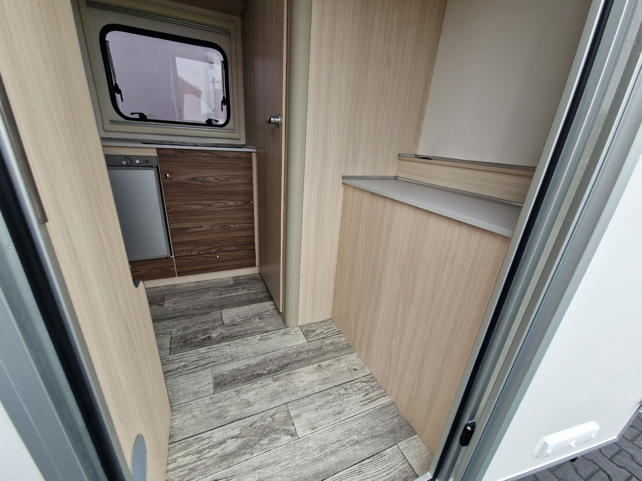 Çekme karavan Koffer Sport Camp TFS 550.01 550x200x210cm Laderaum ST & Wohnabteil 2700kg: fotoğraf 9 Çekme karavan Koffer Sport Camp TFS 550.01 550x200x210cm Laderaum ST & Wohnabteil 2700kg: fotoğraf 9