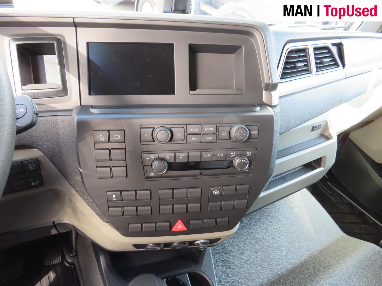 MAN TGL 12.220 4x2 BL CH JUNGE Koffer DHOLLANDIA LBW - Kapalı kasa kamyon: fotoğraf 4 MAN TGL 12.220 4x2 BL CH JUNGE Koffer DHOLLANDIA LBW - Kapalı kasa kamyon: fotoğraf 4