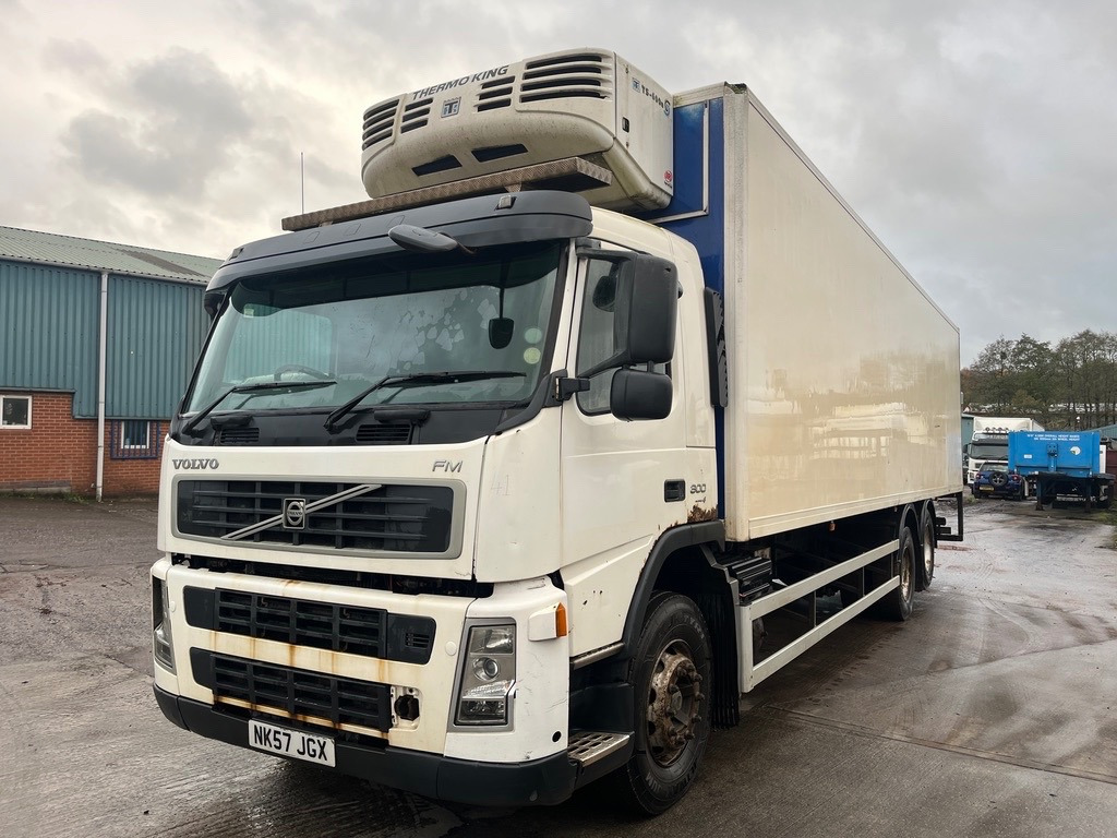 Volvo FM9 300 Euro 4 - Kapalı kasa kamyonet: fotoğraf 1 Volvo FM9 300 Euro 4 - Kapalı kasa kamyonet: fotoğraf 1
