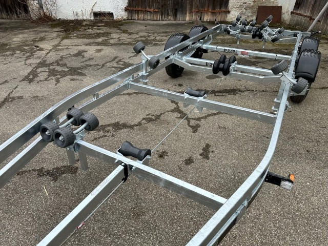 Brenderup Brenderup Premium Bootsanhänger 263500TB SRX mit Superrollen, 3,5 to. 7,8m/ 26 Fuß - Tekne römorku: fotoğraf 4 Brenderup Brenderup Premium Bootsanhänger 263500TB SRX mit Superrollen, 3,5 to. 7,8m/ 26 Fuß - Tekne römorku: fotoğraf 4