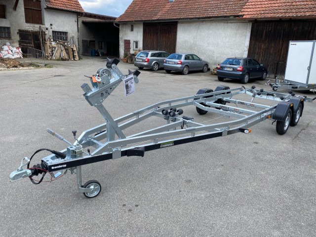 Brenderup Premium Bootsanhänger 242000TB SR mit Superrollen, 2,0 to. 7,2m/ 24 Fuß - Tekne römorku: fotoğraf 1 Brenderup Premium Bootsanhänger 242000TB SR mit Superrollen, 2,0 to. 7,2m/ 24 Fuß - Tekne römorku: fotoğraf 1