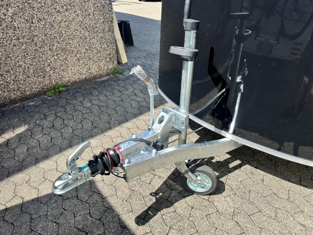 Cheval Liberte Debon Roadster 300, C300 Sandwich + Türe 1300 kg, 100 km/h, 300x155x190cm - Kapalı karoser römork: fotoğraf 2 Cheval Liberte Debon Roadster 300, C300 Sandwich + Türe 1300 kg, 100 km/h, 300x155x190cm - Kapalı karoser römork: fotoğraf 2