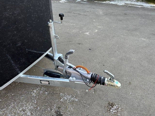 Cheval Liberte Debon Roadster 800 Alu + Türe 3500 kg, 100 km/h, 435x202x202cm - Kapalı karoser römork: fotoğraf 2 Cheval Liberte Debon Roadster 800 Alu + Türe 3500 kg, 100 km/h, 435x202x202cm - Kapalı karoser römork: fotoğraf 2