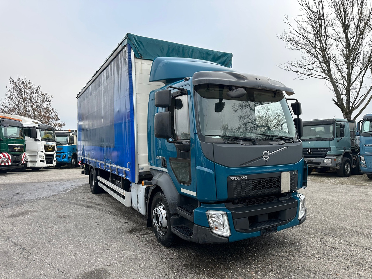 VOLVO FL 280 4x2 Hebebühne - Tenteli kamyon: fotoğraf 5 VOLVO FL 280 4x2 Hebebühne - Tenteli kamyon: fotoğraf 5