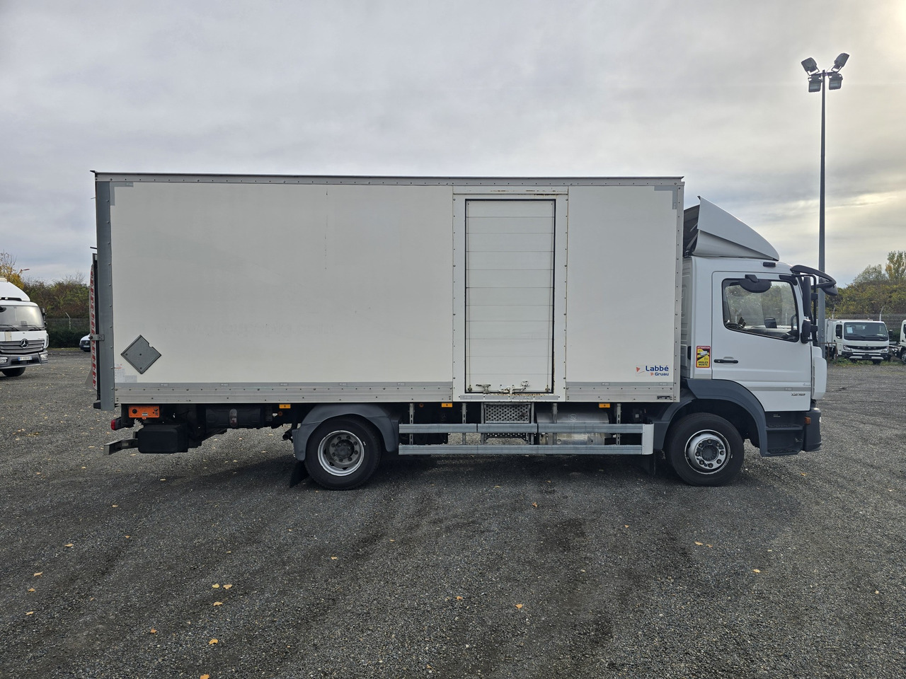 MERCEDES-BENZ Atego 1218 - Box - LIFT - SIDE DOOR - ADR - Kapalı kasa kamyon: fotoğraf 3 MERCEDES-BENZ Atego 1218 - Box - LIFT - SIDE DOOR - ADR - Kapalı kasa kamyon: fotoğraf 3