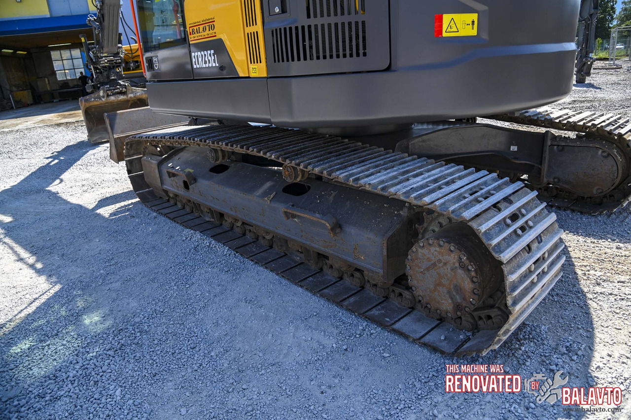 Paletli ekskavatör VOLVO ECR235EL: fotoğraf 46