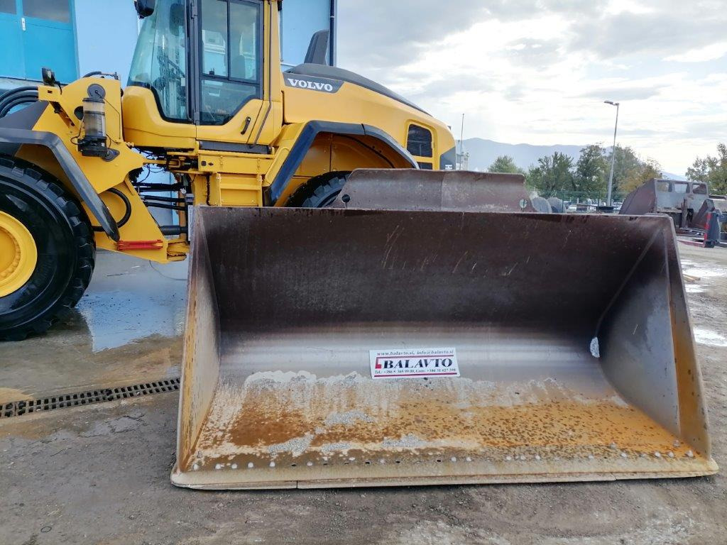 VOLVO loader bucket 2800 mm - Yükleyici kovası - Tekerlekli yükleyici: fotoğraf 1 VOLVO loader bucket 2800 mm - Yükleyici kovası - Tekerlekli yükleyici: fotoğraf 1