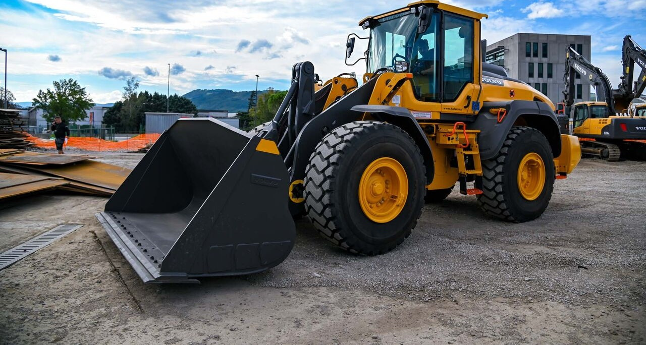 Volvo L110H - Tekerlekli yükleyici: fotoğraf 1 Volvo L110H - Tekerlekli yükleyici: fotoğraf 1