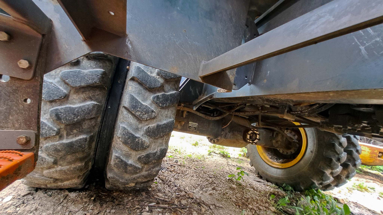 Volvo front axle 14693936 for Volvo EWR150E, EW180E, EWR170E, EW200E MH, EW160E - Ön aks - Ekskavatör: fotoğraf 1 Volvo front axle 14693936 for Volvo EWR150E, EW180E, EWR170E, EW200E MH, EW160E - Ön aks - Ekskavatör: fotoğraf 1