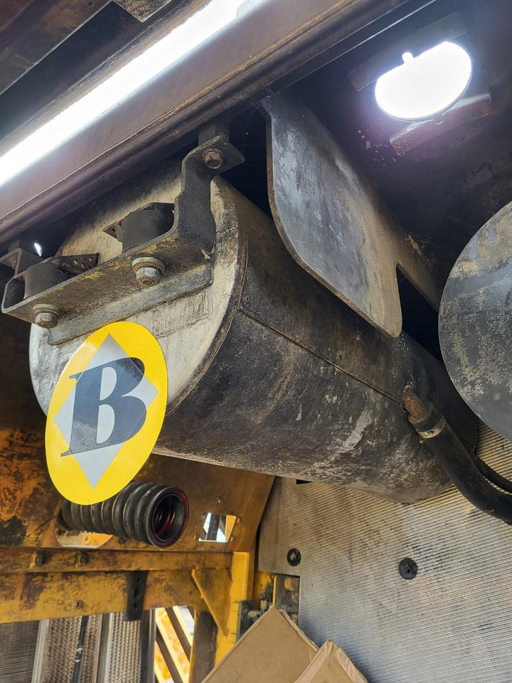 Volvo silencer - Yedek parça - Yükleyici: fotoğraf 3 Volvo silencer - Yedek parça - Yükleyici: fotoğraf 3