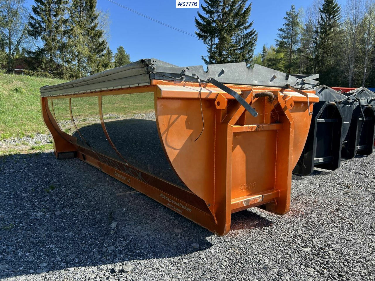 Balticum Frinab LV-13,5 Asphalt flatbed - Kancalı konteyner: fotoğraf 1 Balticum Frinab LV-13,5 Asphalt flatbed - Kancalı konteyner: fotoğraf 1
