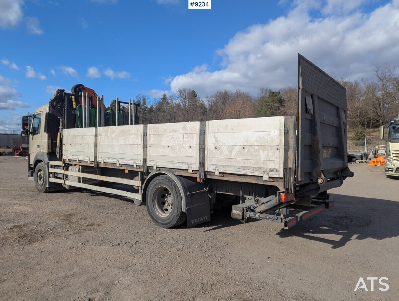 Crane Truck Volvo FM 330 4X2 with tail lift - Sal/ Açık kasa kamyon, Vinçli kamyon: fotoğraf 4 Crane Truck Volvo FM 330 4X2 with tail lift - Sal/ Açık kasa kamyon, Vinçli kamyon: fotoğraf 4