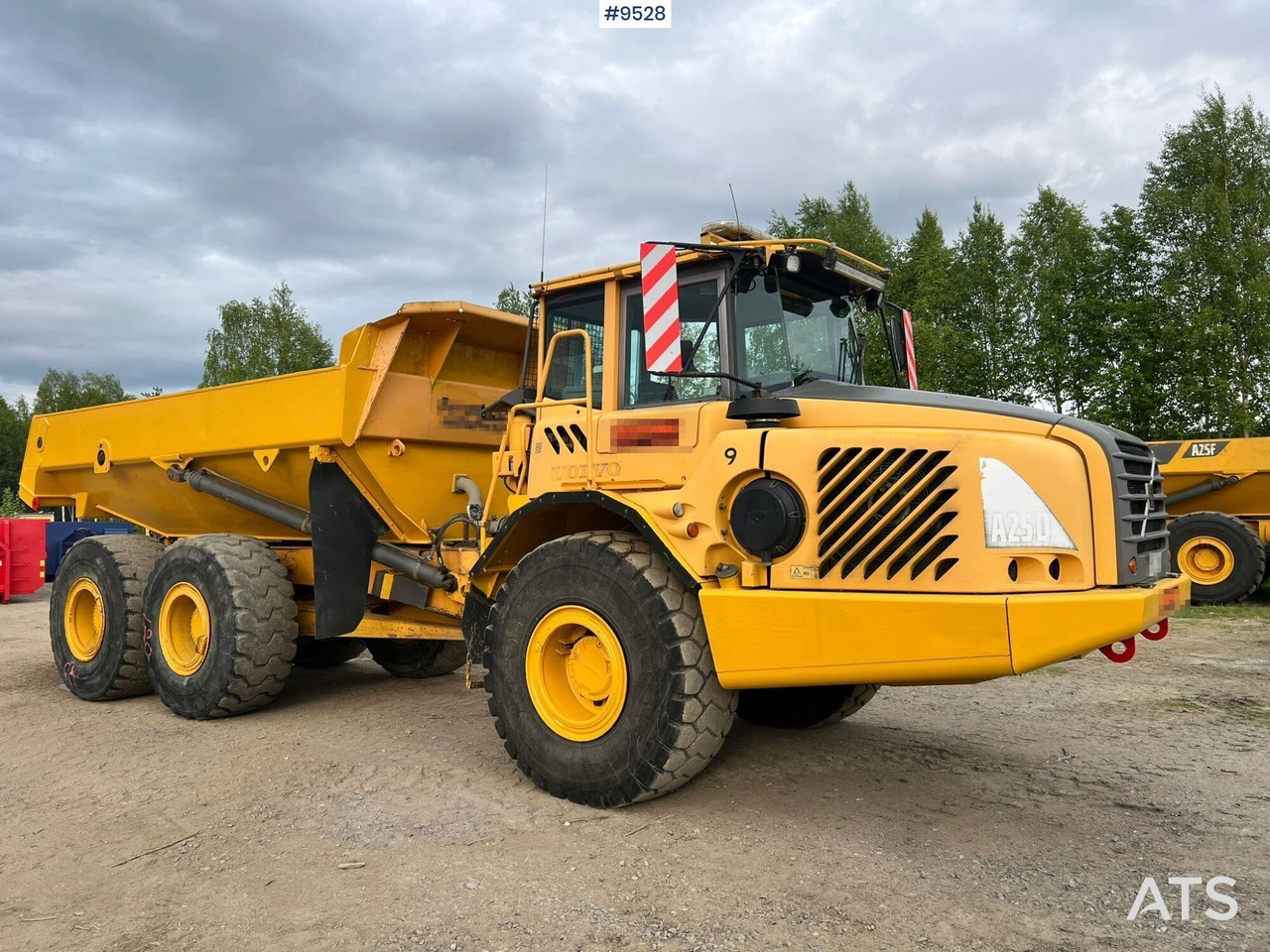Dumper Volvo A25D 6X6 (SEE VIDEO) - Belden kırma kaya kamyonu: fotoğraf 1 Dumper Volvo A25D 6X6 (SEE VIDEO) - Belden kırma kaya kamyonu: fotoğraf 1