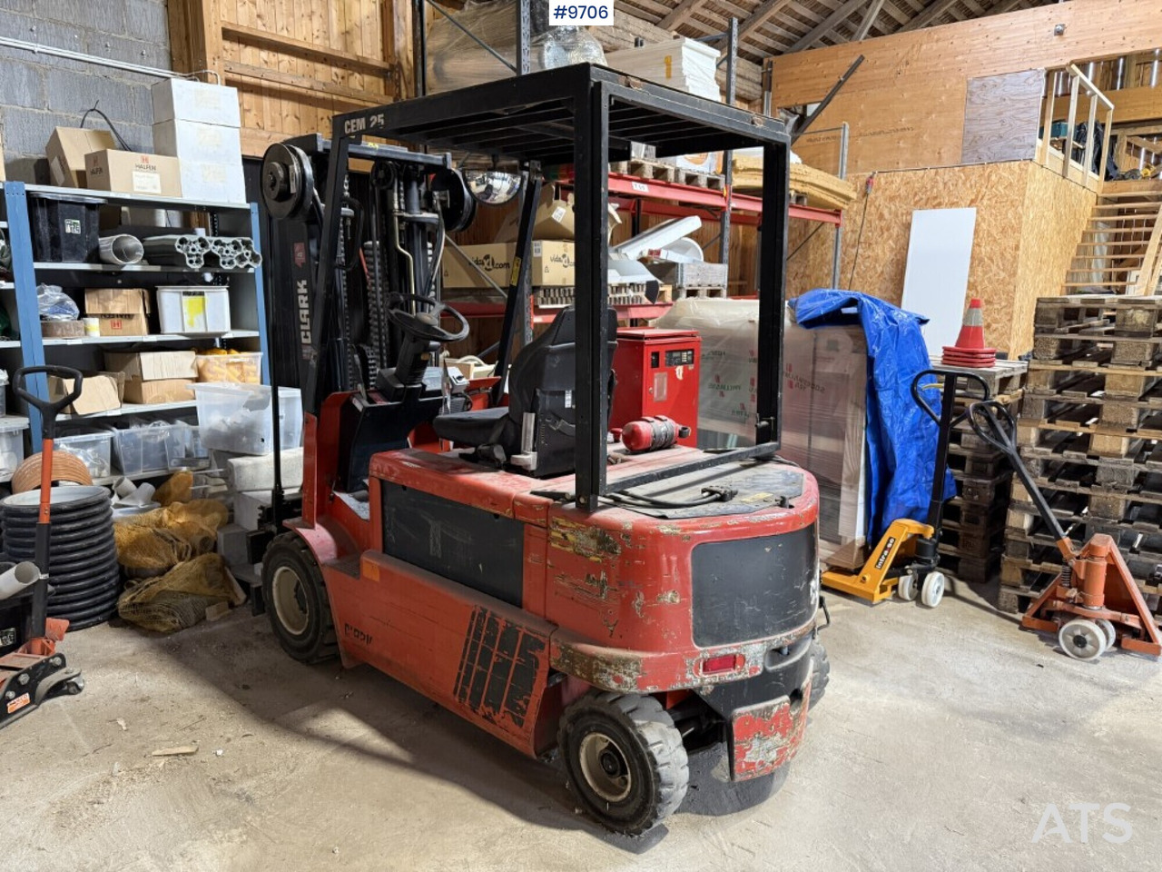 Forklift Clark CEM 25 - Elektrikli forklift: fotoğraf 2 Forklift Clark CEM 25 - Elektrikli forklift: fotoğraf 2