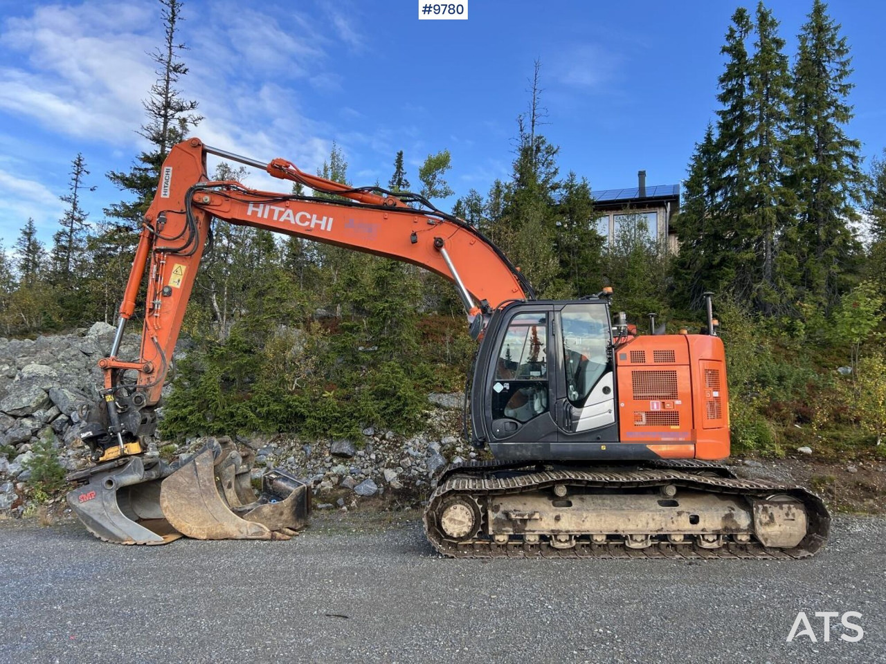 Hitachi ZX 225 US LC-L with excavation system and attachments - Paletli ekskavatör: fotoğraf 2 Hitachi ZX 225 US LC-L with excavation system and attachments - Paletli ekskavatör: fotoğraf 2