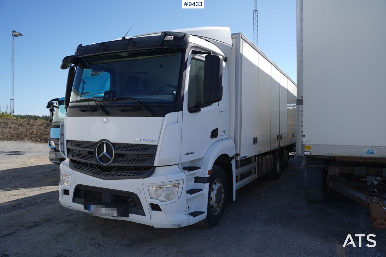 Refrigerated Box truck Mercedes Antos with tail lift (SEE VIDEO) - Refrijeratör kamyon: fotoğraf 1 Refrigerated Box truck Mercedes Antos with tail lift (SEE VIDEO) - Refrijeratör kamyon: fotoğraf 1