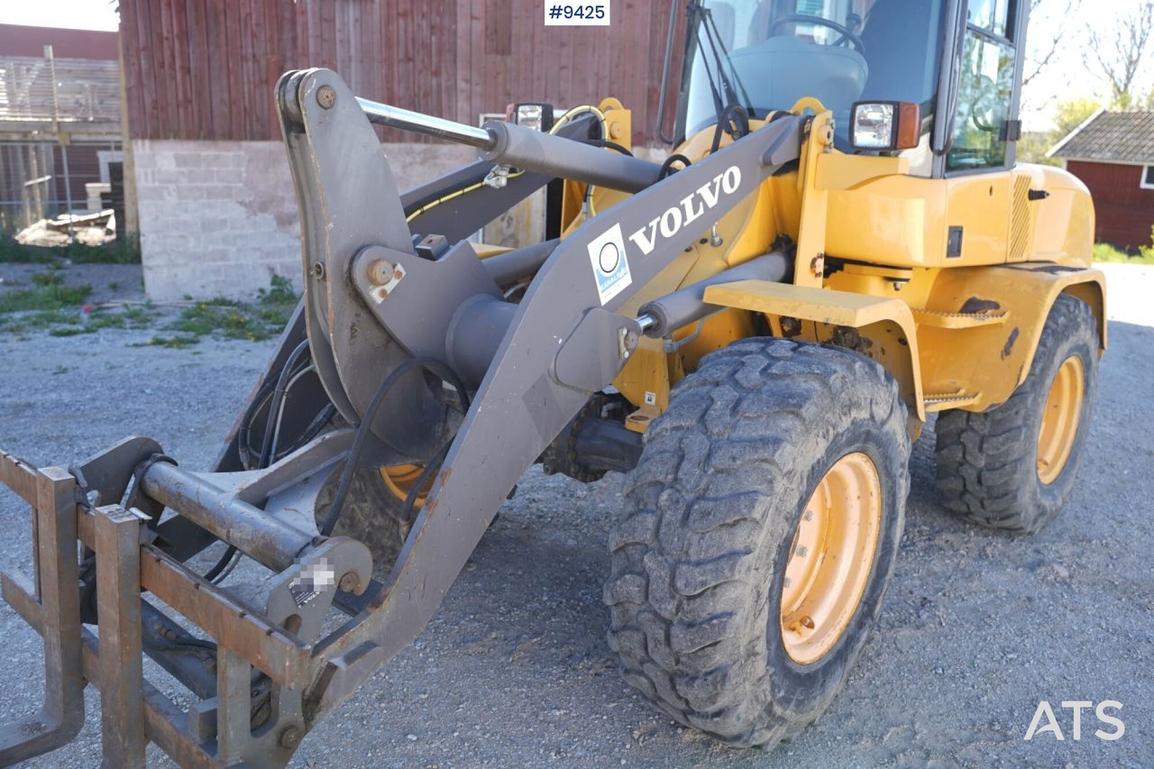 Volvo L35 G with implements (VIDEO) - Tekerlekli yükleyici: fotoğraf 4 Volvo L35 G with implements (VIDEO) - Tekerlekli yükleyici: fotoğraf 4