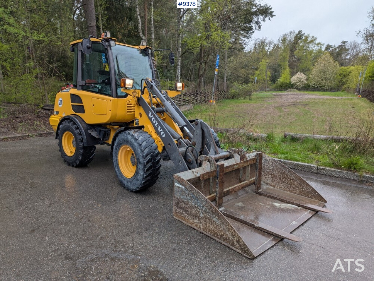 Wheel loader Volvo L25F with attachments (SEE VIDEO) - Tekerlekli yükleyici: fotoğraf 1 Wheel loader Volvo L25F with attachments (SEE VIDEO) - Tekerlekli yükleyici: fotoğraf 1