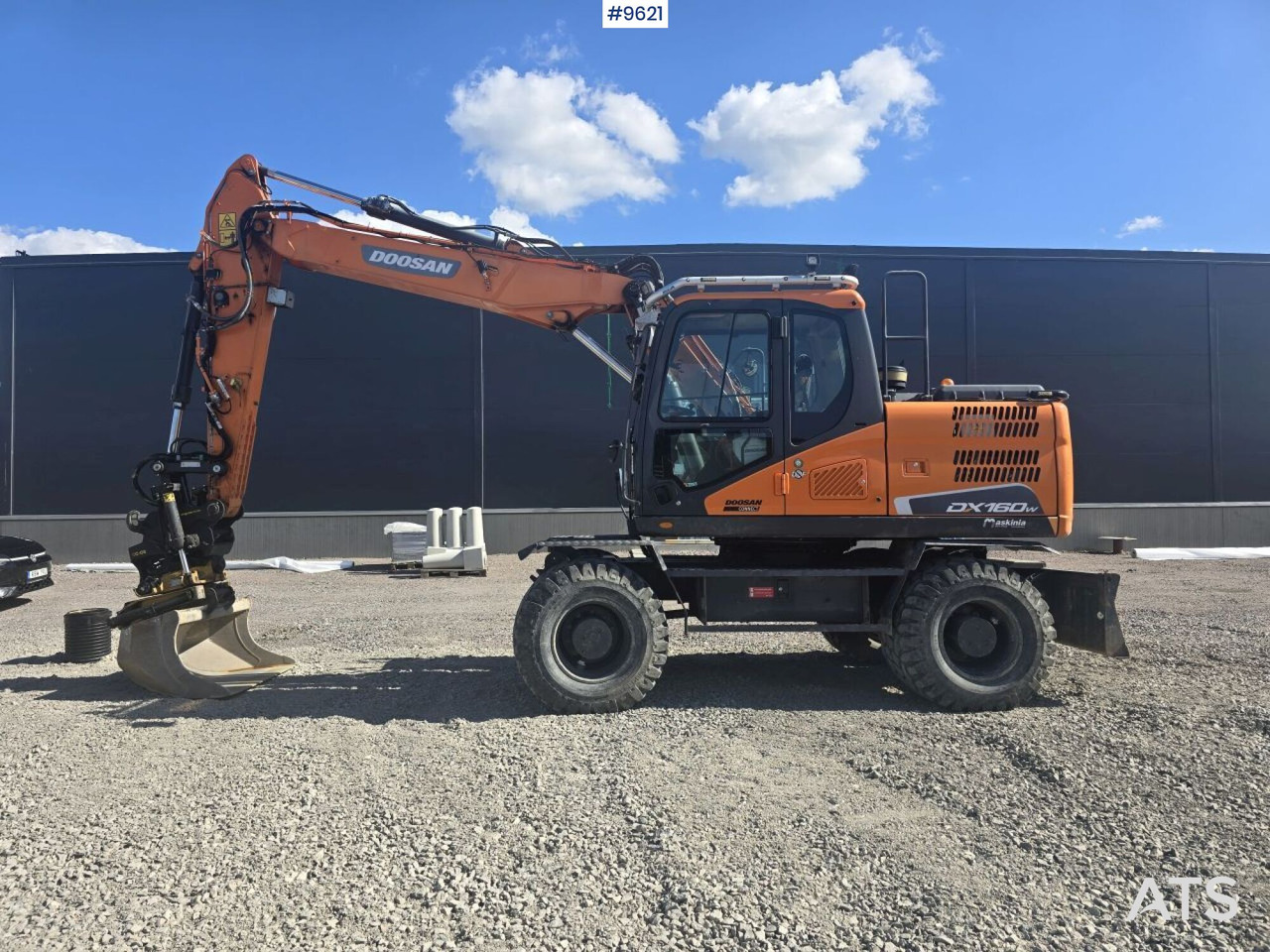 Wheeled Excavator Doosan DX160W with attachment and trailer - Tekerlekli ekskavatör: fotoğraf 1 Wheeled Excavator Doosan DX160W with attachment and trailer - Tekerlekli ekskavatör: fotoğraf 1