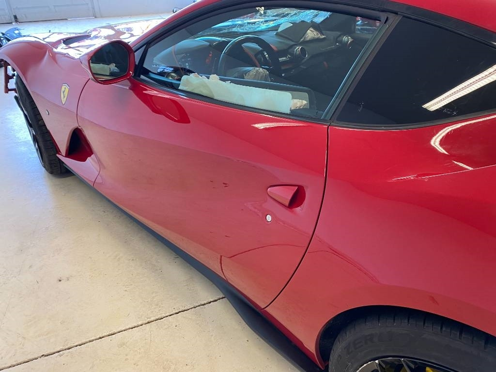 Binek araba Ferrari 812 SUPERFAST / ROSSO 70ANNI endommagé: fotoğraf 49