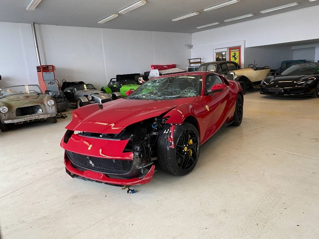 Ferrari 812 SUPERFAST / ROSSO 70ANNI endommagé - Binek araba: fotoğraf 2 Ferrari 812 SUPERFAST / ROSSO 70ANNI endommagé - Binek araba: fotoğraf 2