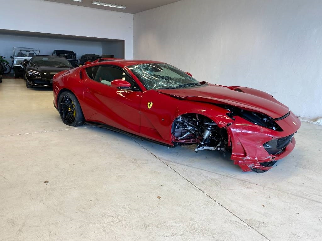 Ferrari 812 SUPERFAST / ROSSO 70ANNI endommagé - Binek araba: fotoğraf 4 Ferrari 812 SUPERFAST / ROSSO 70ANNI endommagé - Binek araba: fotoğraf 4