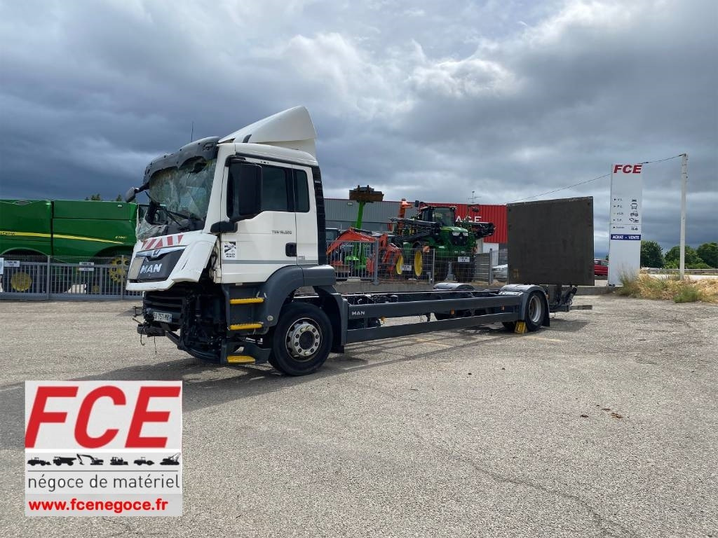 MAN TGS 18.320 *VENDU SANS MOTEUR NI BOITE DE VITESSE* - Şasi kamyon: fotoğraf 1 MAN TGS 18.320 *VENDU SANS MOTEUR NI BOITE DE VITESSE* - Şasi kamyon: fotoğraf 1