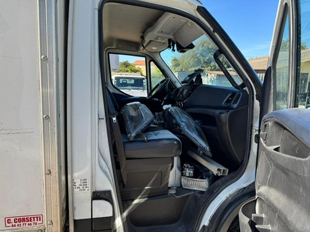 Iveco 70C180 CAISSE HAYON - Kapalı kasa kamyonet: fotoğraf 4 Iveco 70C180 CAISSE HAYON - Kapalı kasa kamyonet: fotoğraf 4