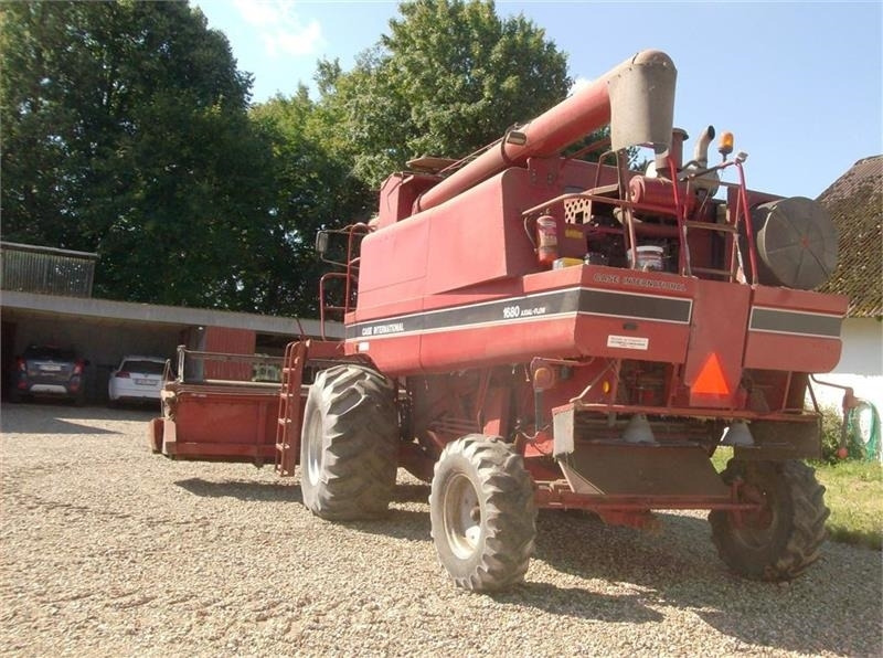 Case IH 1680 E 22 fod skærebord og ekstra bredde hjul - Biçerdöver: fotoğraf 5 Case IH 1680 E 22 fod skærebord og ekstra bredde hjul - Biçerdöver: fotoğraf 5