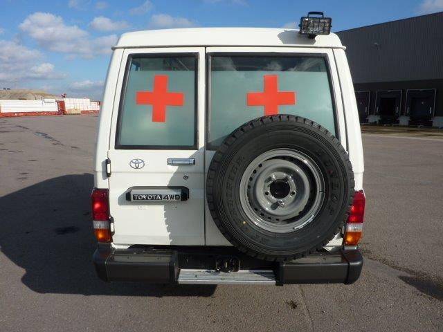 Toyota Land Cruiser 78 Metal top hzj 78 ambulance 4.2L Diesel Manual - Binek araba: fotoğraf 3 Toyota Land Cruiser 78 Metal top hzj 78 ambulance 4.2L Diesel Manual - Binek araba: fotoğraf 3