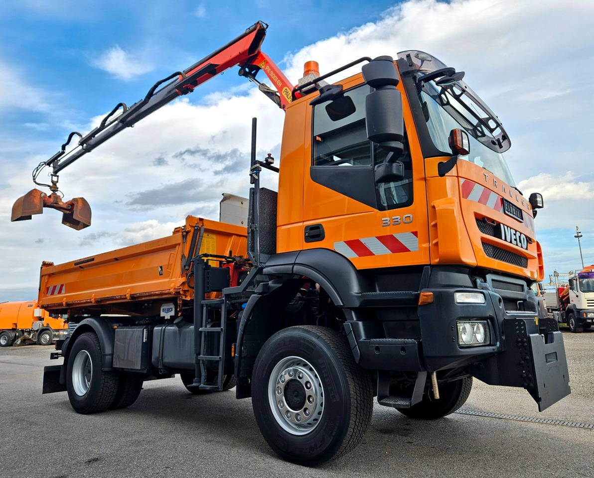 Iveco Trakker 190T33 4x4 Euro5 Kran Palfinger Funk - Damperli kamyon, Vinçli kamyon: fotoğraf 3 Iveco Trakker 190T33 4x4 Euro5 Kran Palfinger Funk - Damperli kamyon, Vinçli kamyon: fotoğraf 3