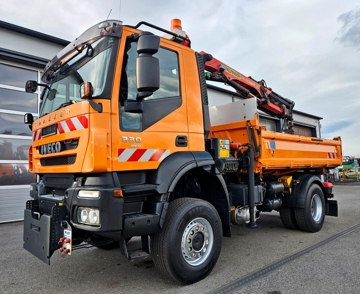 Iveco Trakker 190T33 4x4 Euro5 Kran Palfinger Funk - Damperli kamyon, Vinçli kamyon: fotoğraf 4 Iveco Trakker 190T33 4x4 Euro5 Kran Palfinger Funk - Damperli kamyon, Vinçli kamyon: fotoğraf 4
