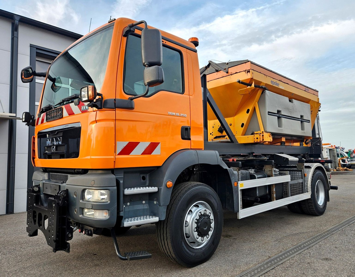 MAN TGM 18.250 4x4 BB EEV Winterdienst - Kancalı yükleyici kamyon, Vinçli kamyon: fotoğraf 1 MAN TGM 18.250 4x4 BB EEV Winterdienst - Kancalı yükleyici kamyon, Vinçli kamyon: fotoğraf 1