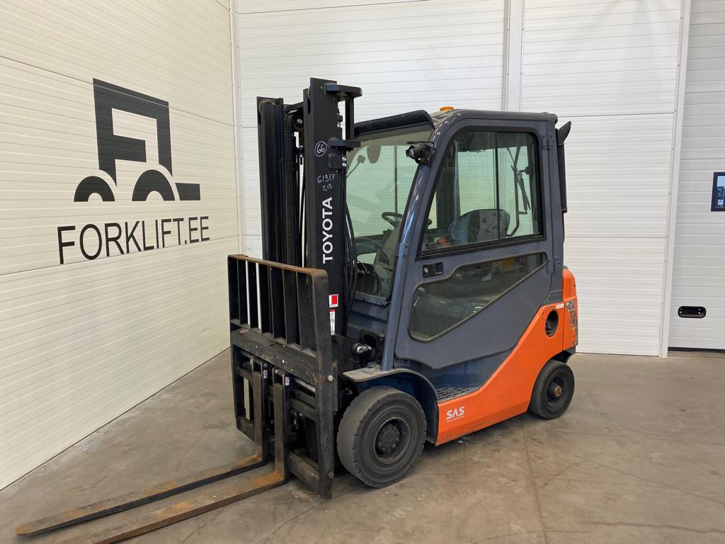 Toyota 02-8FDF15 - Dizel forklift: fotoğraf 1 Toyota 02-8FDF15 - Dizel forklift: fotoğraf 1