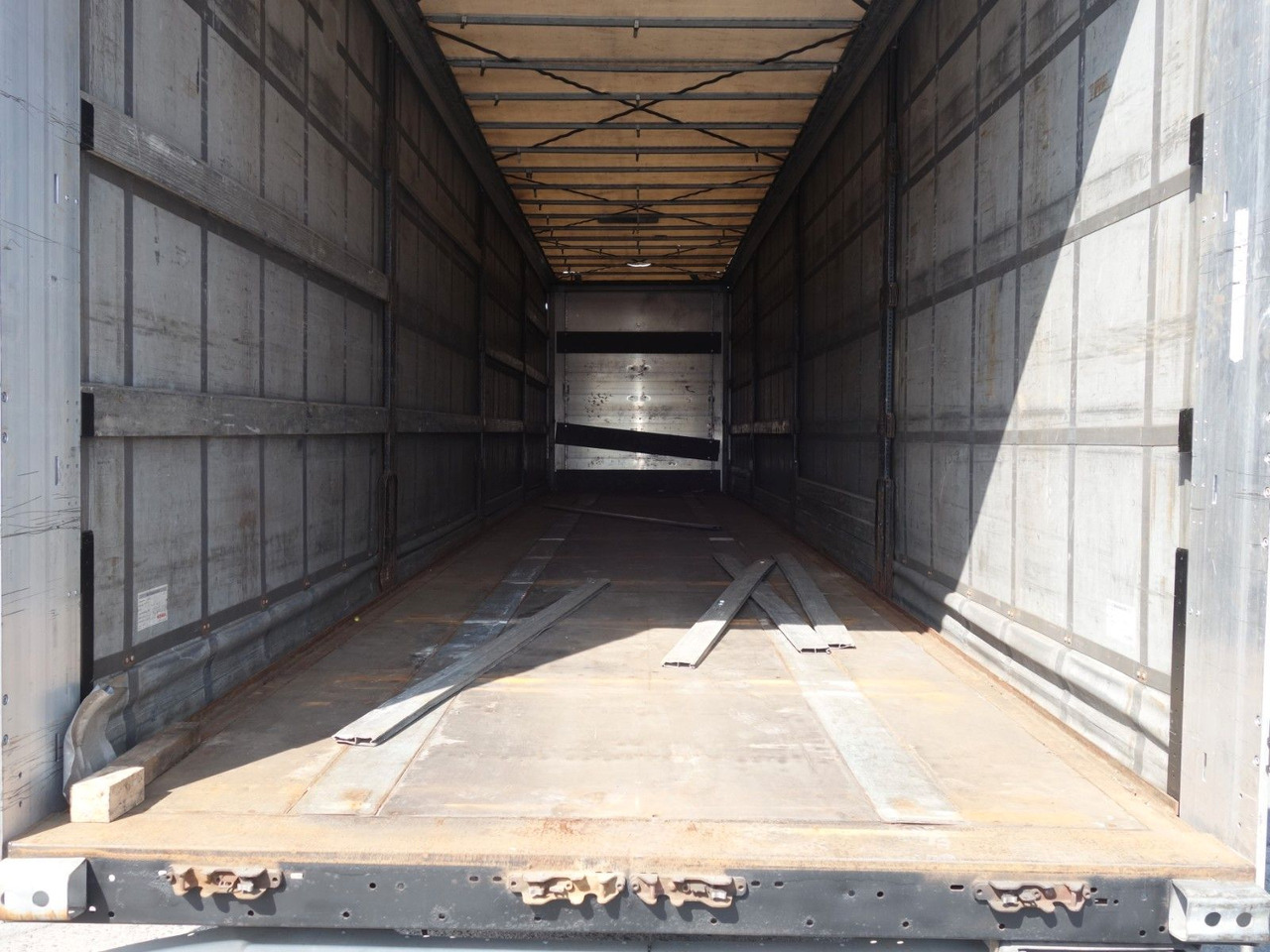 Kögel SN24 MEGA, Liftachse, SAF Achsen - Tenteli dorse: fotoğraf 5 Kögel SN24 MEGA, Liftachse, SAF Achsen - Tenteli dorse: fotoğraf 5