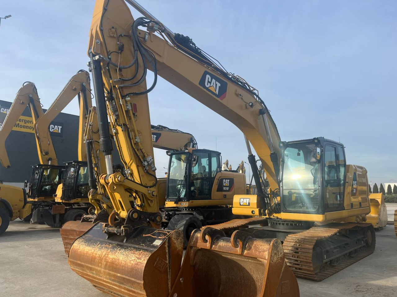 CAT 320 - Paletli ekskavatör: fotoğraf 1 CAT 320 - Paletli ekskavatör: fotoğraf 1