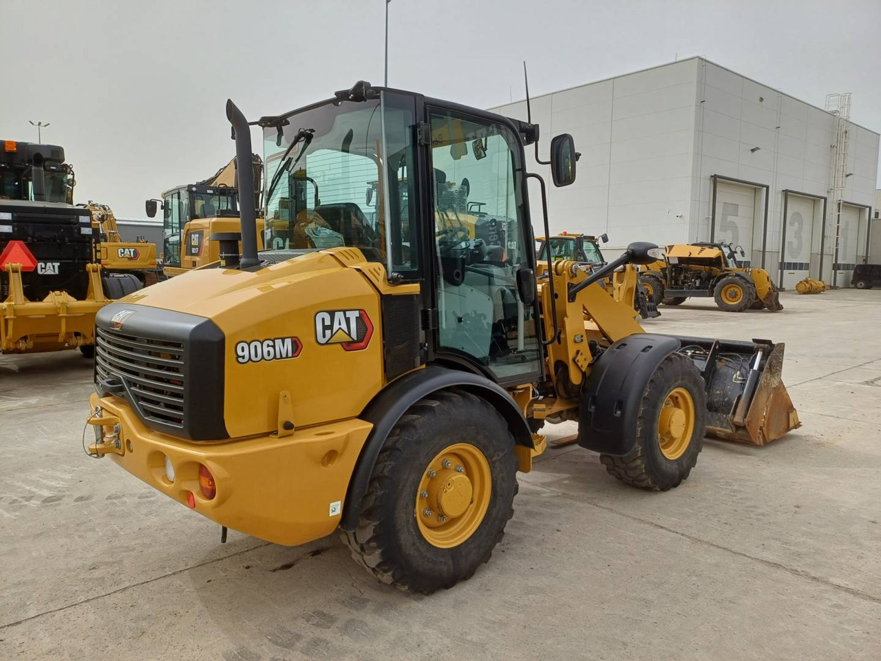CAT 906M - Tekerlekli yükleyici: fotoğraf 3 CAT 906M - Tekerlekli yükleyici: fotoğraf 3