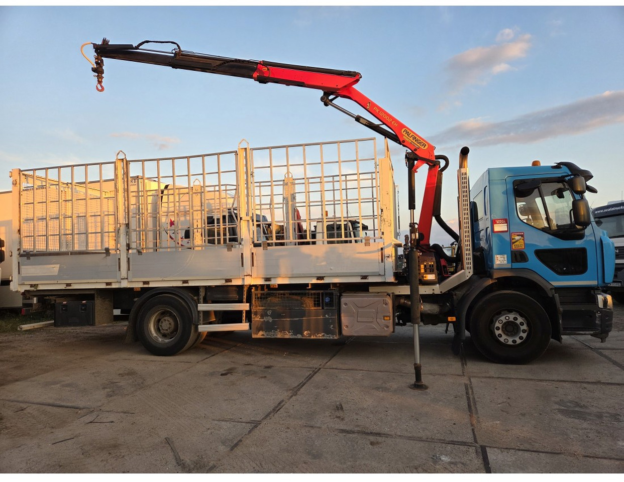 Renault C 280 4X2 Palfinger PK12002 EH Kran Crane Remote Control Automat flatbed truck - Sal/ Açık kasa kamyon, Vinçli kamyon: fotoğraf 3 Renault C 280 4X2 Palfinger PK12002 EH Kran Crane Remote Control Automat flatbed truck - Sal/ Açık kasa kamyon, Vinçli kamyon: fotoğraf 3