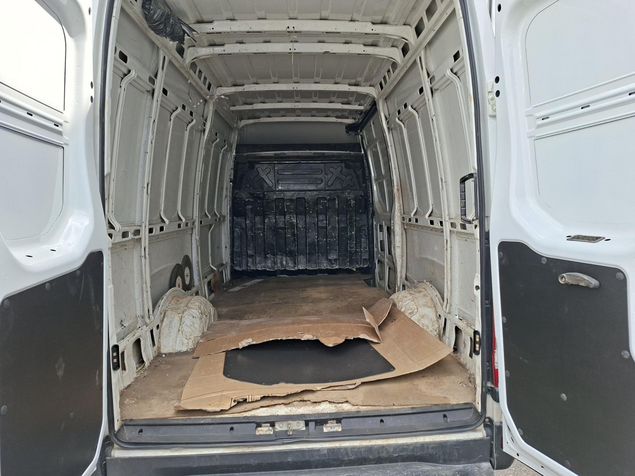 IVECO Daily 35S13V - Minivan: fotoğraf 5 IVECO Daily 35S13V - Minivan: fotoğraf 5